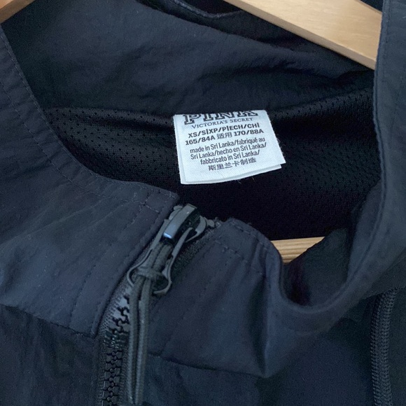 VS PINK black raincoat - Picture 3 of 4